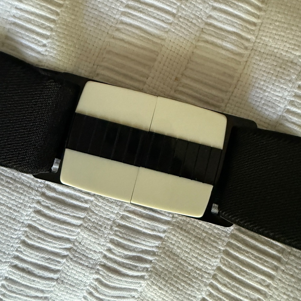 Women's Black Stretch Belt with Acrylic Buckle Design in Black, ivory.